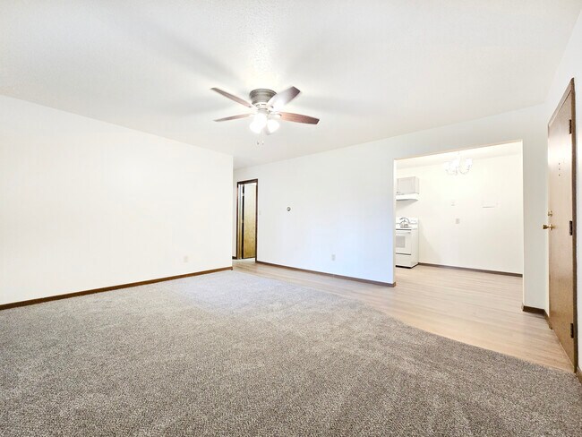 Remodeled 2-Bed, Available Sept