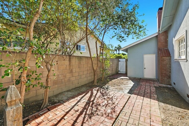 Photo - 23723 Aetna St