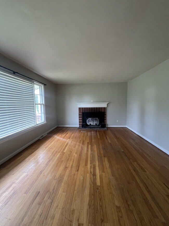 Photo - 266 Crescent Ln