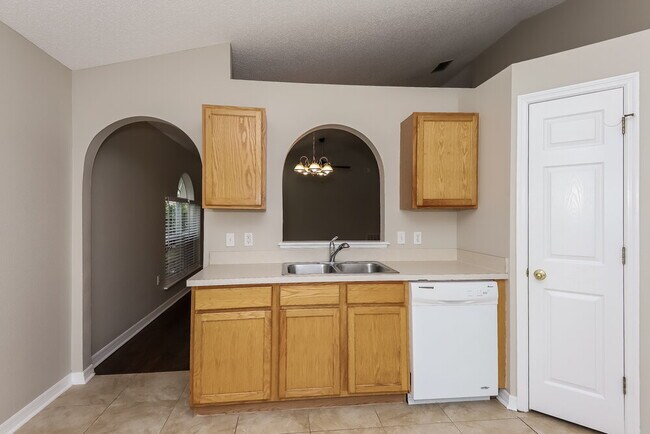 Photo - 11426 Ivy Flower Loop