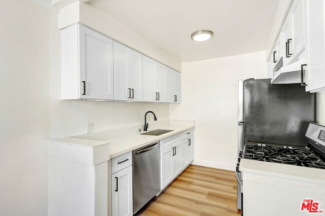 Photo - 8208 Romaine St Unit 1