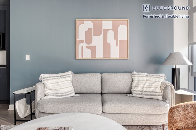 Photo - 311 W Illinois St Unidad FL8-ID816