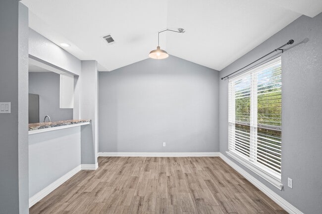 Photo - 8 Hideaway Dr