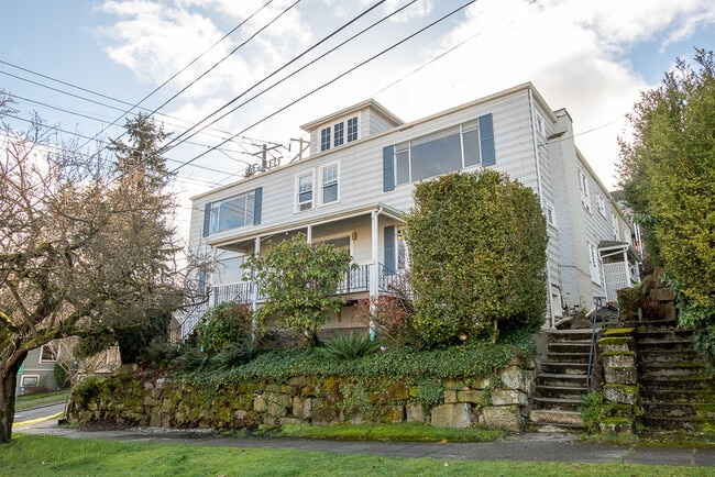 Building Photo - 115 Florentia St Unit Apt 3