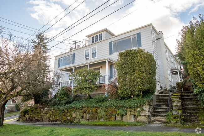 Building Photo - 115 Florentia St Unit Apt 3