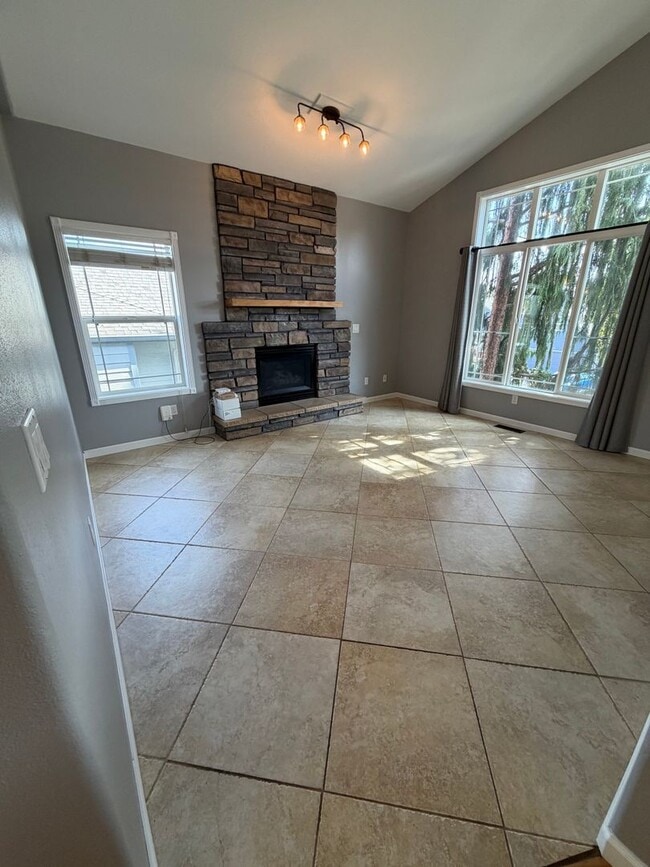 1187 Horizon Ridge Ct NE