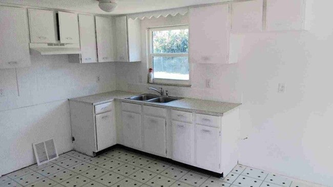 Photo - 8271 Pelican Rd