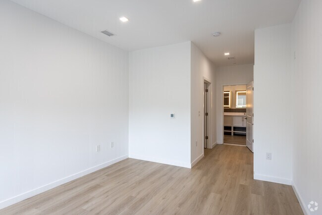 2BR, 2BA - 1,207SF