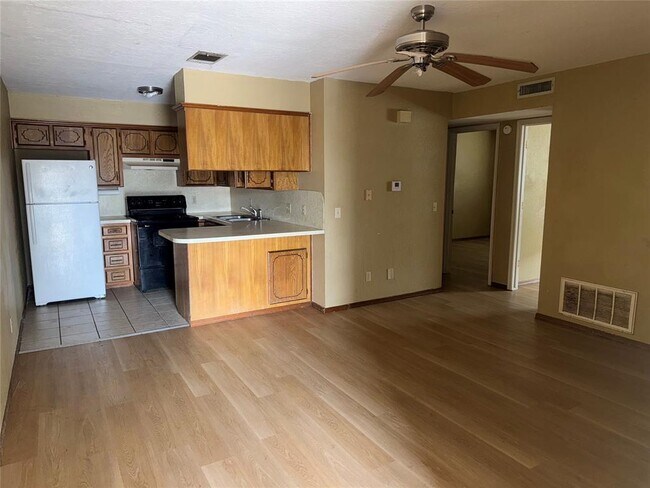 Photo - 1600 Grandview Dr