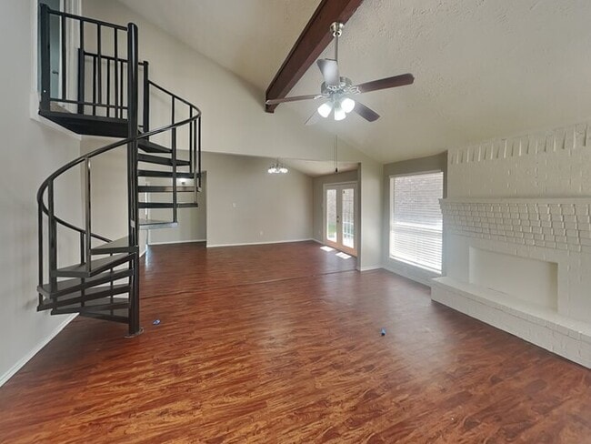 Photo - 942 Somercotes Ln