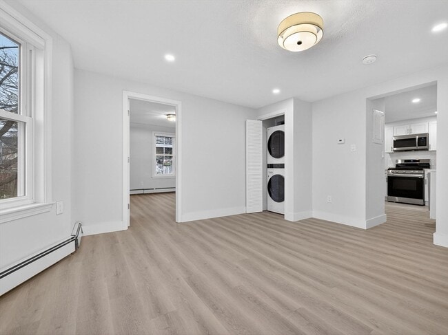 Photo - 469 Medford St Unidad 2