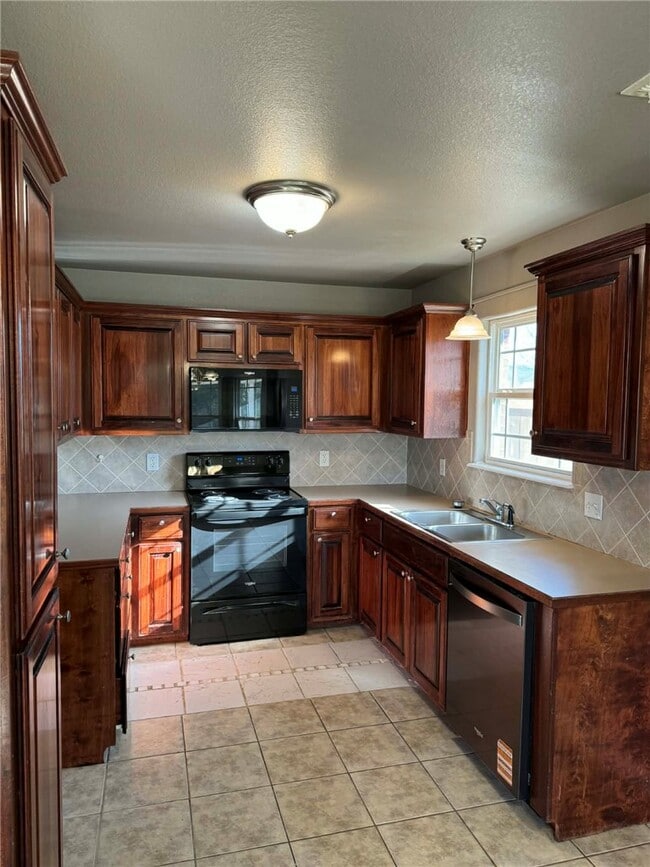 Photo - 1457 Prairie View Ave