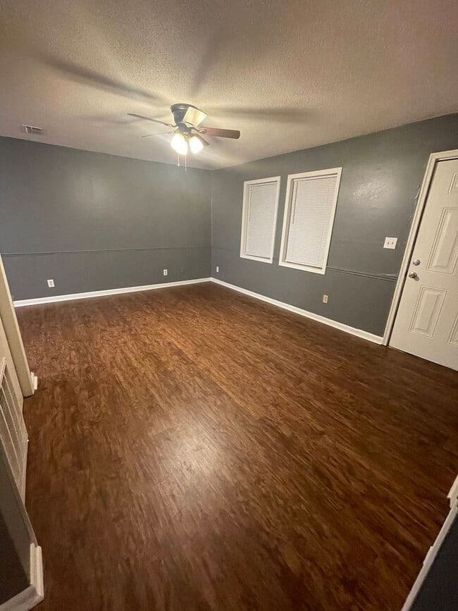 Photo - 2301 Evelyn Ln Unit 2301 K