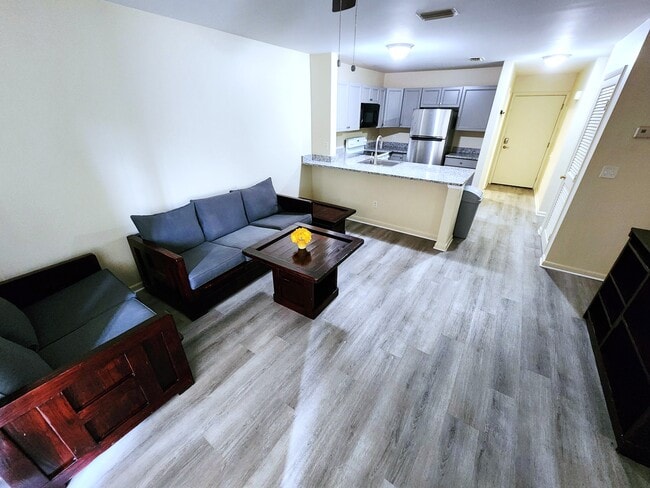 Livingroom - 1348 Hunters Rd Unit C