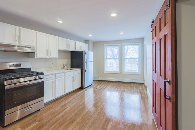 Building Photo - 97 Bridge St Unit #2