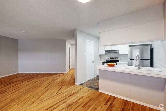 Building Photo - 2122 Hancock Dr Unit 215 Rental