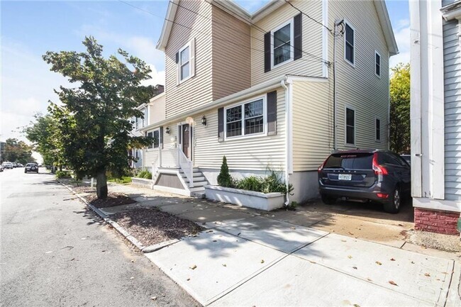 Building Photo - **Providence/ Eastside Fox Point - 2 bed 2... Rental