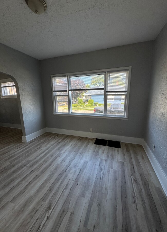 Building Photo - 726 S Meade St Rental