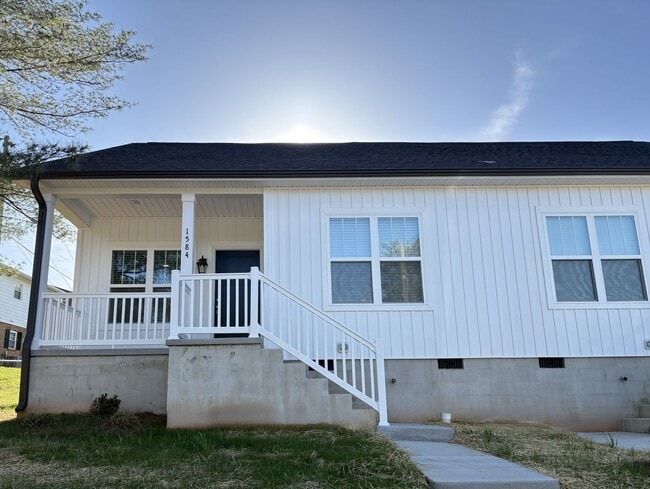 Building Photo - 2 Bedroom, 2 Bathroom Duplex in Winston-Salem!
