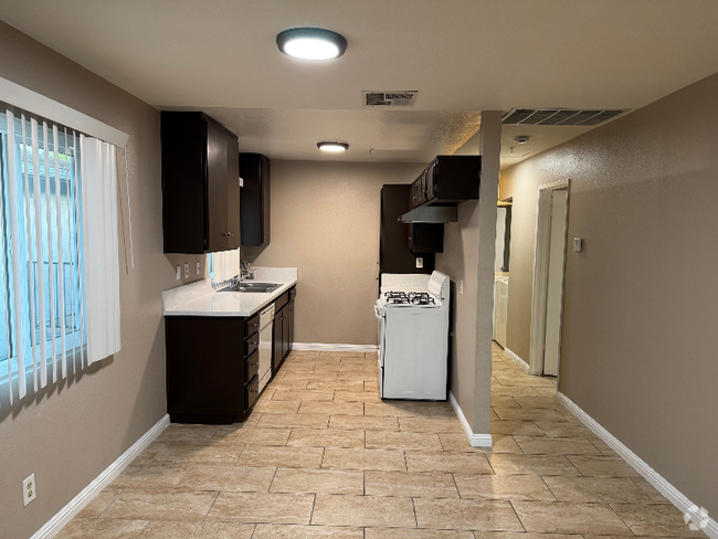 Building Photo - 16645 Valencia Ave Unit 4C Rental