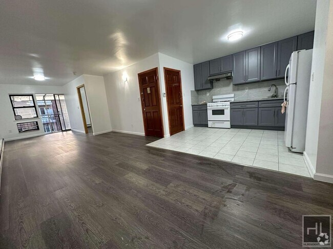 Building Photo - NEWLY RENOVATED 3-BEDROOM HOME IN CORONA, ... Unit 3