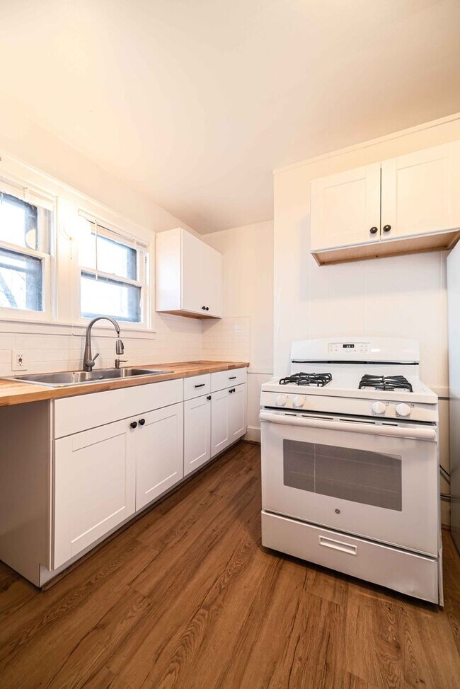 Photo - 18732 Salem Unit 2 - Upper - V 4/30/24 (T)