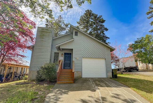 Photo - 3 Bedroom 2 Bathroom Home- Small Pets Okay