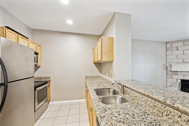 Building Photo - 2023 Gentryside Dr Unit 304