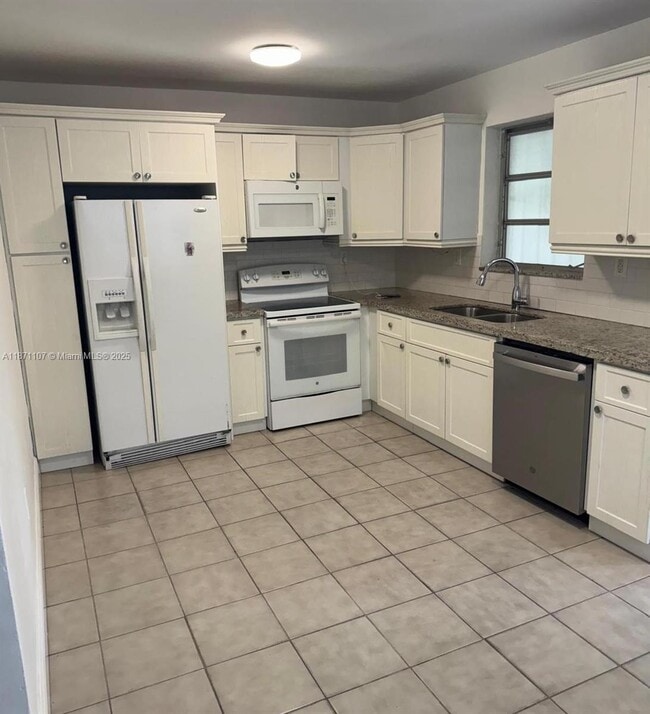 Building Photo - 3445 NW 2nd Terrace Unit 3445 Rental