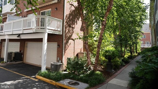 Building Photo - 722 Capitol Square Pl SW