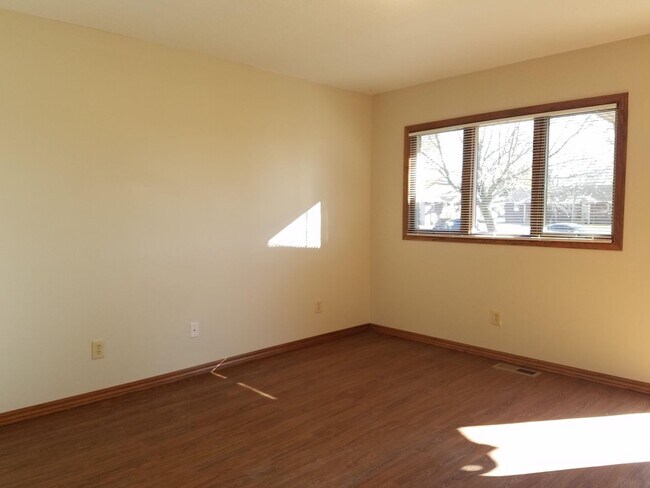 Photo - 403 E Adams St Unit 403 E. Adams Apt A