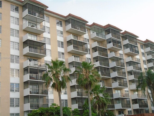 Building Photo - 4174 Inverrary Dr Unit 411