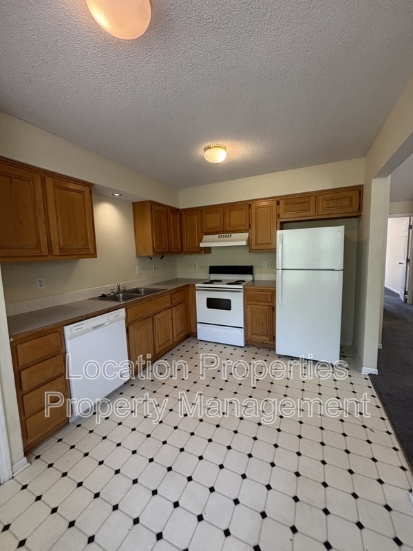 Photo - 2410 Lancaster Dr