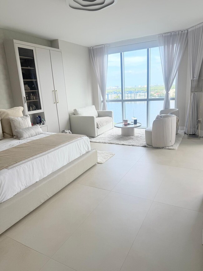 Building Photo - 17111 Biscayne Blvd Unit 1006