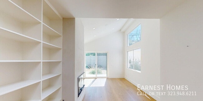 Photo - 15242 Morrison St