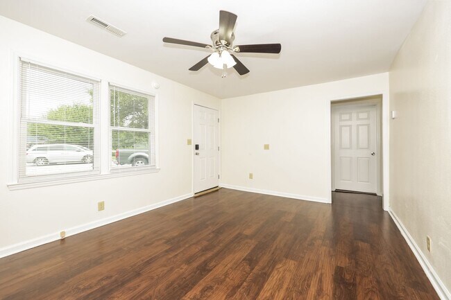 Photo - 702 Couch St