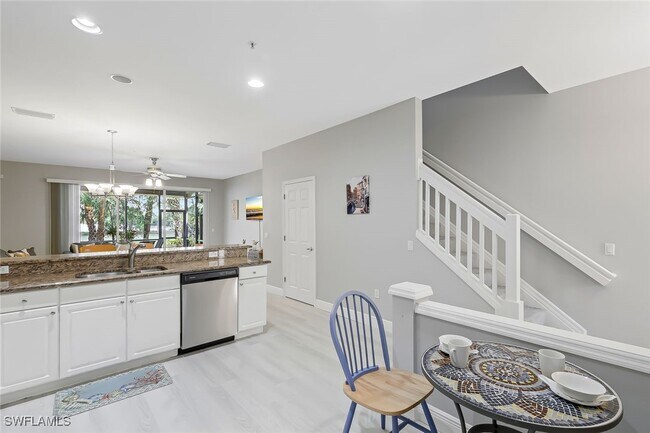 Photo - 836 Hampton Cir