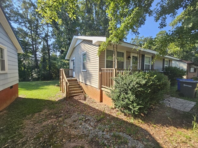 Photo - 355 Woodview Ave
