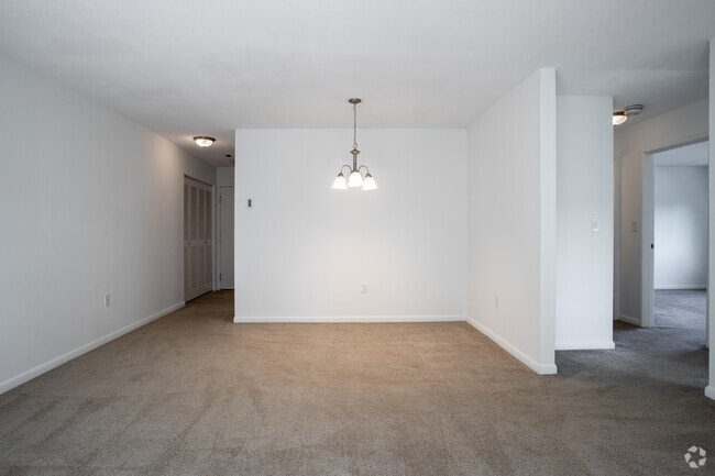 2 BR, 1 BA, - 910 SF