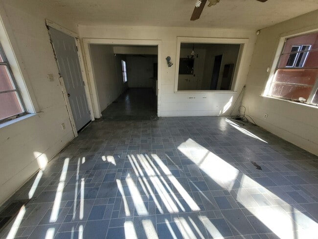 Photo - 642 W 75th St