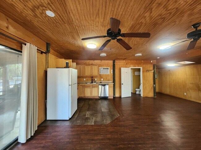 Photo - Beautiful 1Bedroom Bungalow next to Lake Hutchinson in Keystone Heights available May 8th