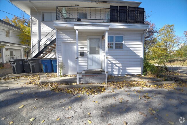 Building Photo - 1002 E 15th St Rental