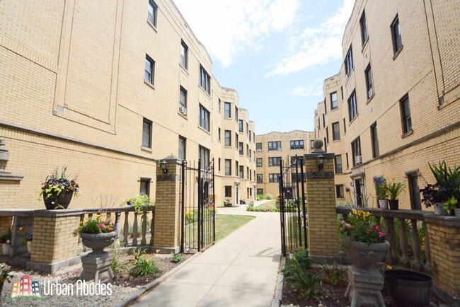 Building Photo - 3814 N Greenview Ave Unit M05B Rental