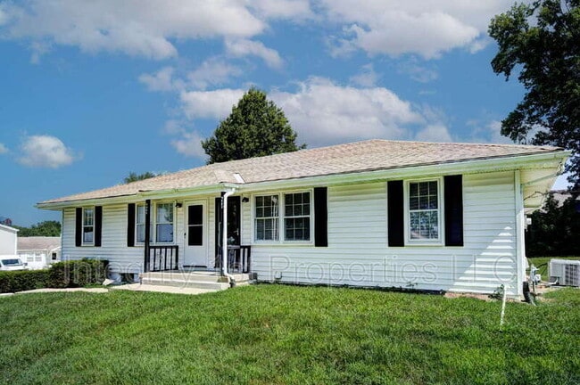 Building Photo - 9002 Bayless Rd