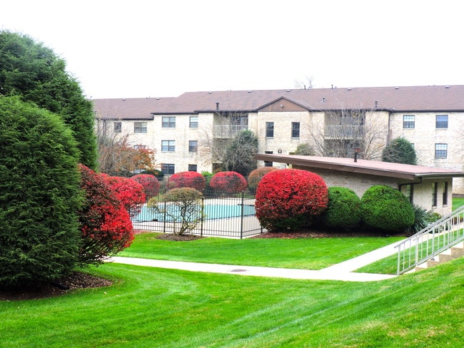 Country Club Apartments - Country Club Apartments