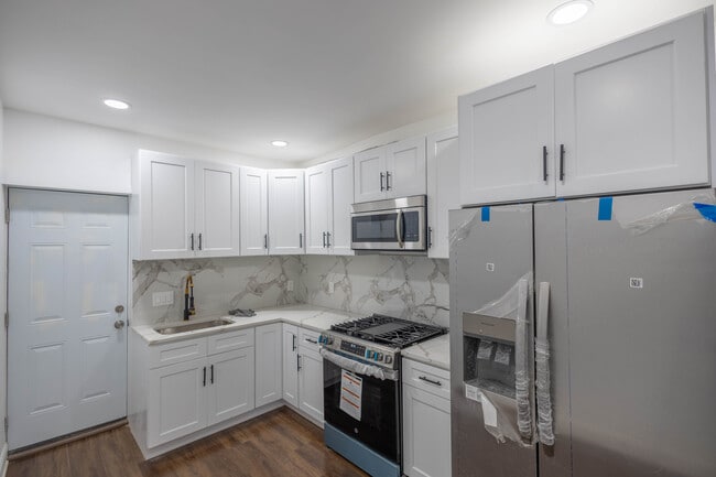 Photo - 3205 E Monument St