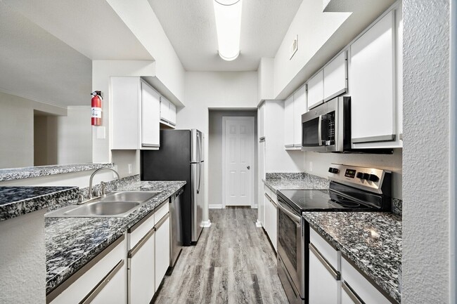 Building Photo - Modern, Pet-Friendly, and Priced Right! Unit CLCT Rental