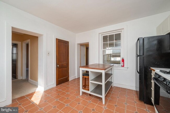 Photo - 5838 Henry Ave