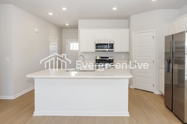 Photo - 156 Fenwick Pl