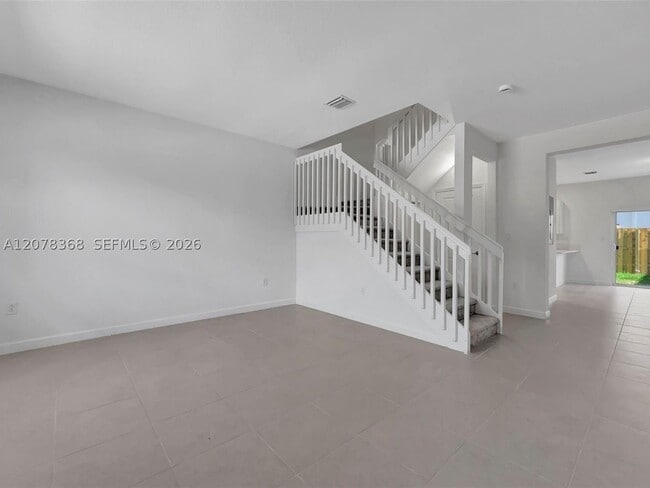 2574 SE 29th St